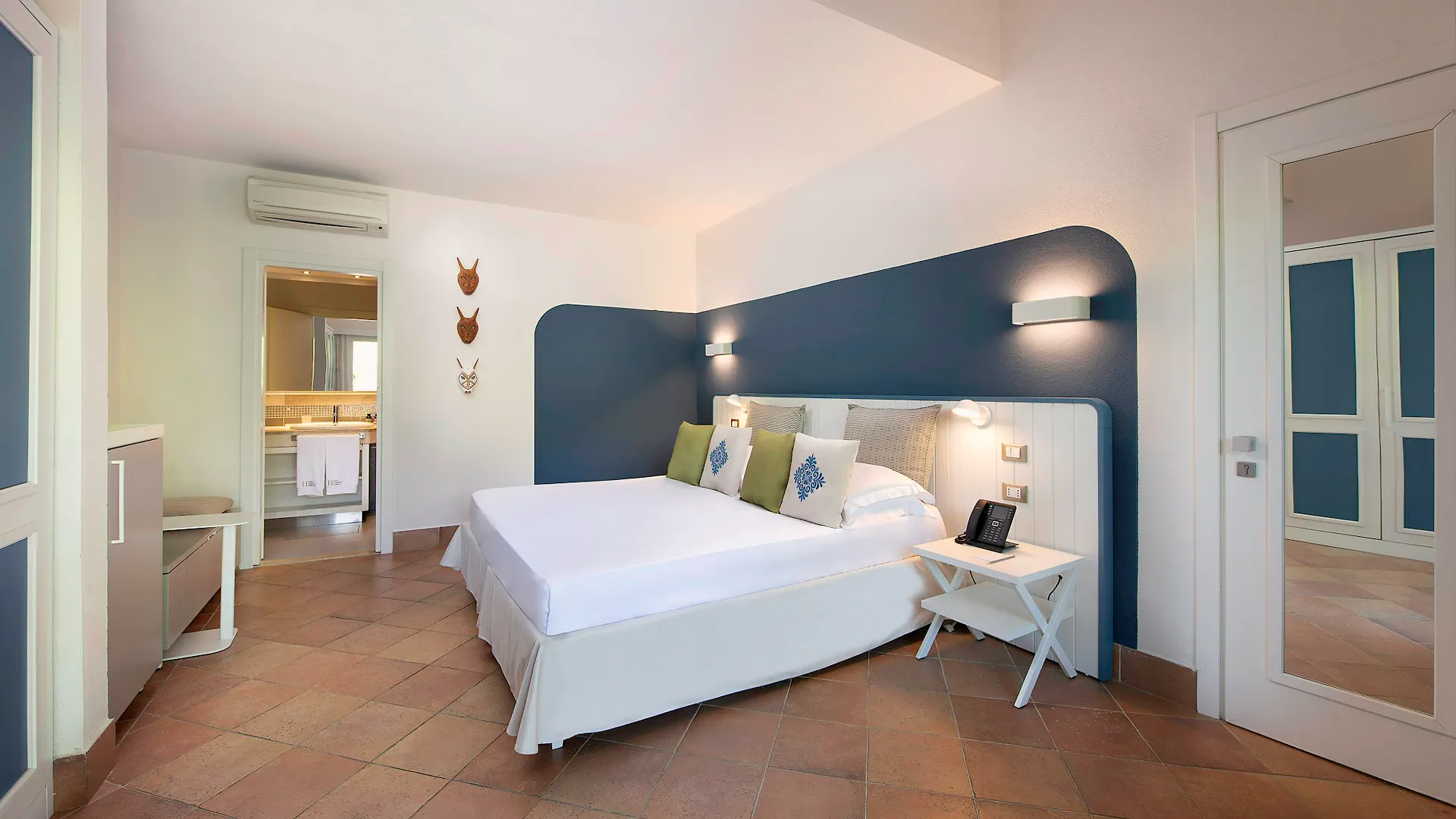 **** Resort Chia Laguna - Hotel Village Italy