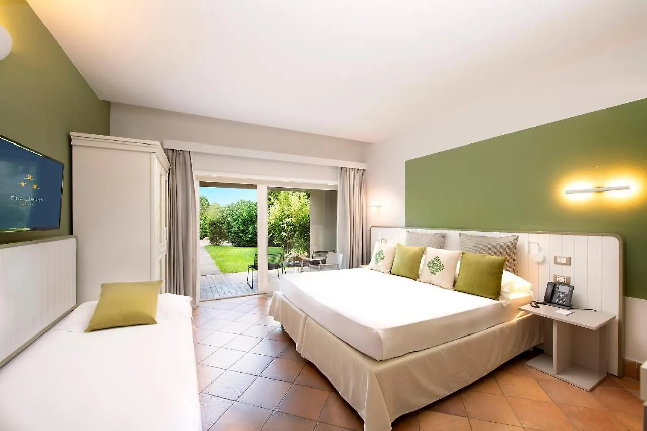 **** Rezort Chia Laguna - Hotel Village Itálie